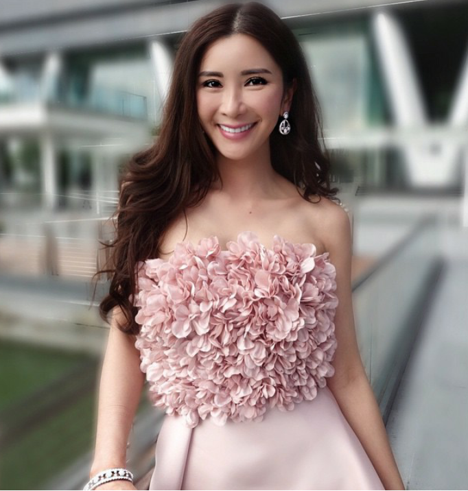 Jamie Chua năm nay 41 tuổi, người Singapore. Cô từng là người mẫu và tiếp viên 13Win22 com tỷ lệ cược cao của Singapore Airlines