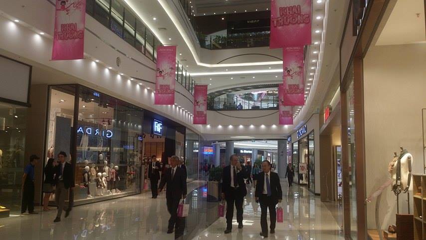 Một g&oacute;c b&ecirc;n trong Trung t&acirc;m 13Win19 tải ứng dụng Aeon Mall Long Bi&ecirc;n