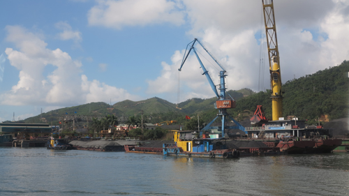 Kho vận v&agrave; cảng Cẩm Phả
