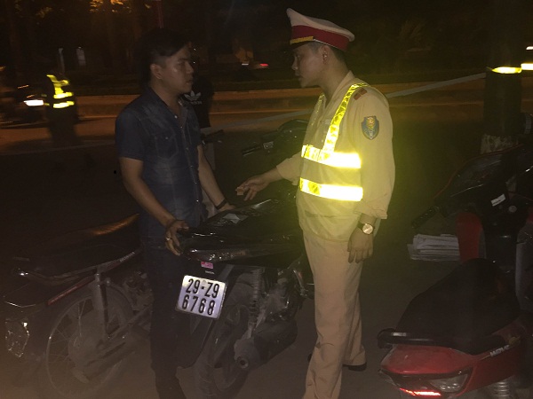 Chiếc xe đeo biển kiểm so&aacute;t c&oacute; hai số cuối l&agrave; 