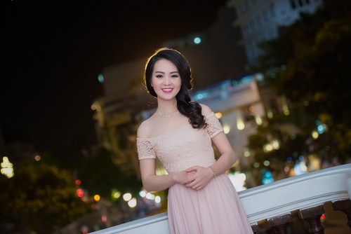 á hậu thụy vân 1