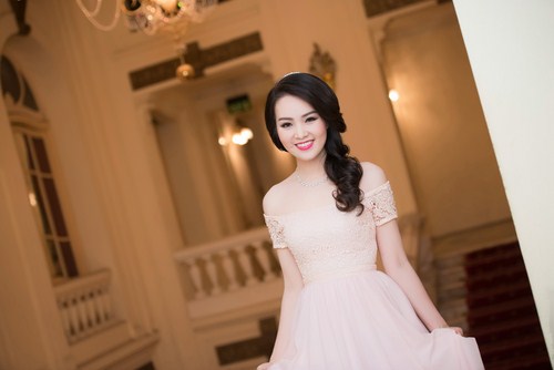 á hậu thụy vân 23