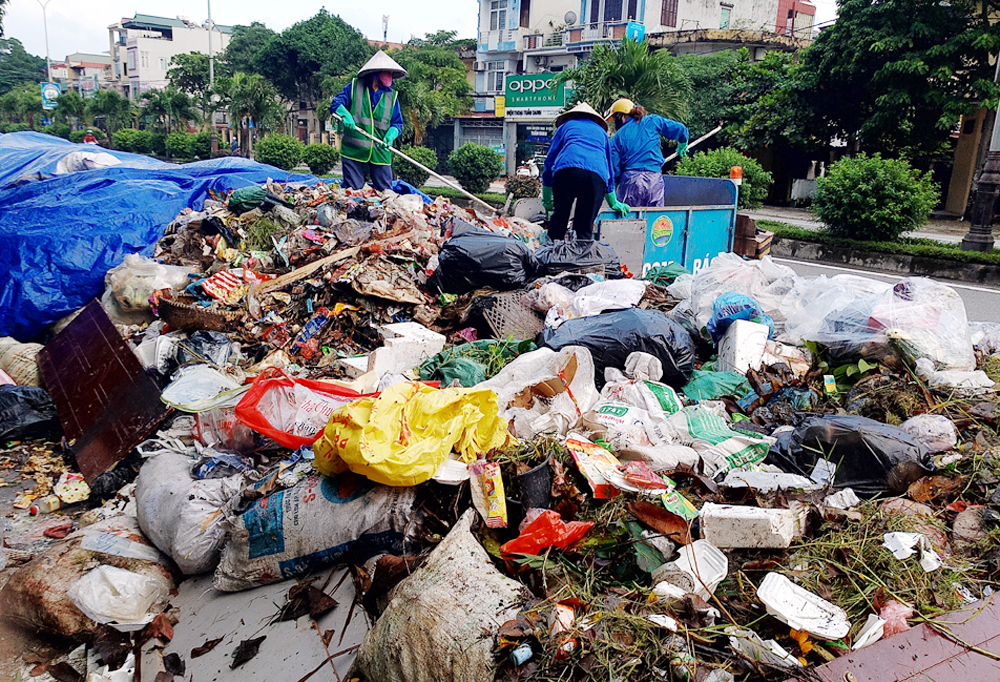 Vụ r&aacute;c thải &lsquo;bủa v&acirc;y&rsquo; Sơn T&acirc;y: Ch&iacute;nh thức được dọn dẹp