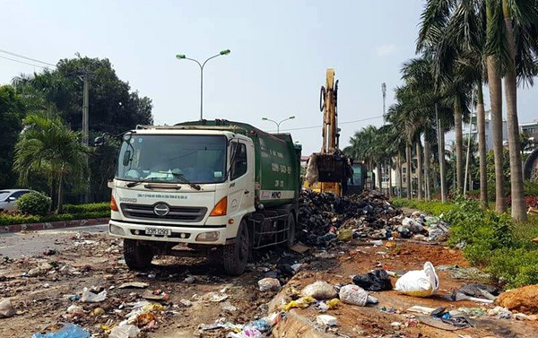 Vụ r&aacute;c thải &lsquo;bủa v&acirc;y&rsquo; Sơn T&acirc;y: Ch&iacute;nh thức được dọn dẹp