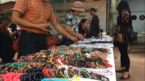 Độc đáo chợ phiên đá quý giữa lòng Hà Nội