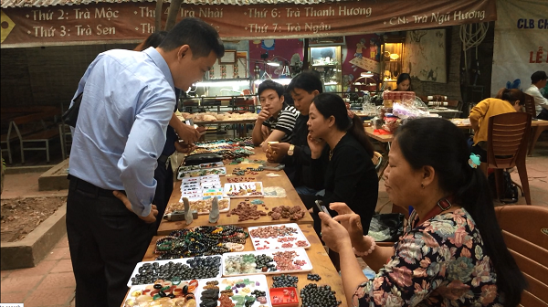 Độc đáo chợ phiên đá quý giữa lòng Hà Nội