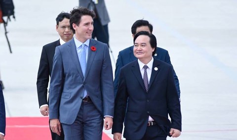 Những h&igrave;nh ảnh đầu ti&ecirc;n của Thủ tướng Canada Justin Trudeau đến Đ&agrave; Nẵng dự APEC 2017