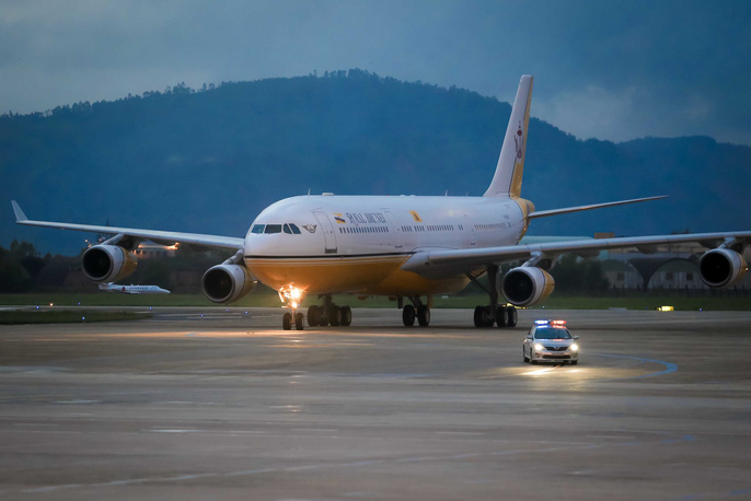 Tại sao Quốc vương Brunei tự l&aacute;i m&aacute;y bay sang Việt Nam dự APEC 2017?