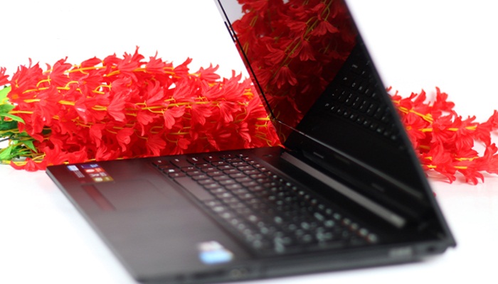 Laptop gi&aacute; rẻ Lenovo hỗ trợ đầy đủ c&aacute;c t&iacute;nh năng tiện &iacute;ch