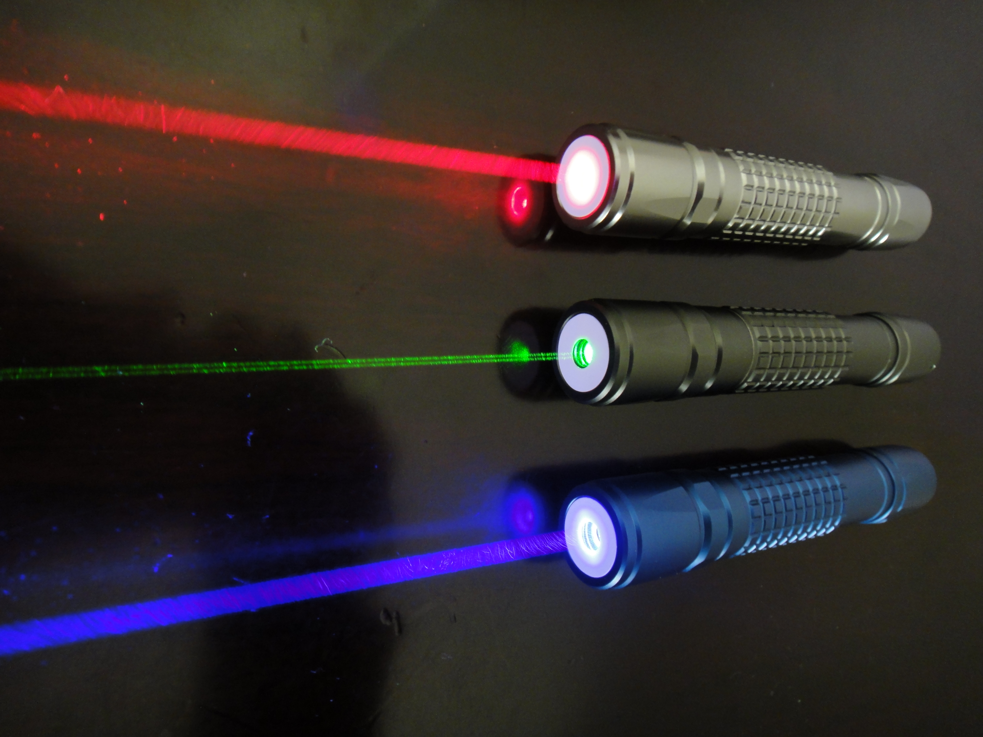 Tia laser cực k&igrave; nguy hiểm cho mắt.