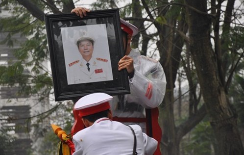mất v&agrave;o hồi 21 giờ 5, ng&agrave;y 18/2/2014 (tức ng&agrave;y 19 th&aacute;ng Gi&ecirc;ng năm Gi&aacute;p Ngọ), hưởng thọ 61 tuổi.