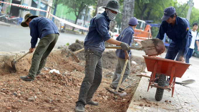 Thống nhất mẫu vỉa h&egrave; c&oacute; giảm được cảnh đ&agrave;o xới ở H&agrave; Nội. Ảnh: Quang Định