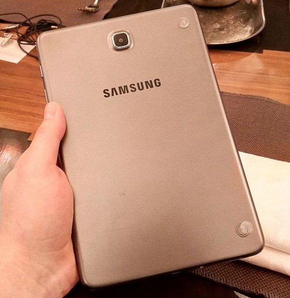 M&aacute;y t&iacute;nh bảng gi&aacute; rẻ Samsung Galaxy Tab A thiết kế mỏng, bền vững
