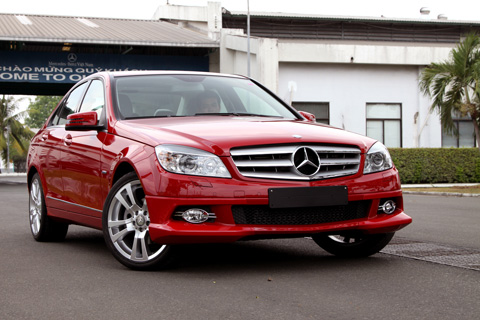 Cung cấp sức mạnh cho Mercedes-Benz C200 l&agrave; khối động cơ 4 xi-lanh thẳng h&agrave;ng c&oacute; dung t&iacute;ch 2.0 l&iacute;t