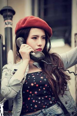 Nguyễn Lê Minh Trúc sống ở Cần Thơ. Cô nổi danh trong cộng đồng mạng bởi thân hình cân đối và gương mặt lạnh lùng xinh đẹp. Với làn da trắng cùng những đường nét nhỏ nhắn trên khuôn mặt, ít ai có thể biết được cô gái với biệt danh “nữ sinh cấp 3” này đã 22 tuổi.