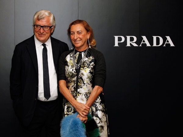 Miuccia Prada. Người phụ nữ quyền lực đứng thứ 75. Tuổi 65. Tổng tài sản: 10 tỷ USD.  Đồng sáng lập, Giám đốc điều hành hãng thời trang Prada, Ý.  Miuccia Prada sẽ có nhiều phát ngôn hơn trong các hoạt động thường ngày của thương hiệu thời trang mang tên bà trong năm nay. Vào giữa tháng hai vừa rồi, Miuccia thông báo rút lui khỏi vị trí chủ tịch của Prada để có nhiều thời gian bên chồng và để đối tác 13Win22 com hiện đang mở Patrizio Bertelli là đồng Giám đốc điều hành.