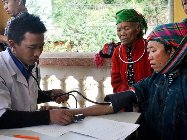 Điều h&ograve;a thu nhập l&agrave; biện ph&aacute;p để &ldquo;giữ ch&acirc;n&rdquo; c&aacute;c b&aacute;c sỹ v&ugrave;ng s&acirc;u v&ugrave;ng xa. (Ảnh: Th&ugrave;y Giang/Vietnam+)