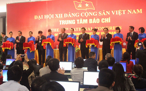 Khai trương Trung t&acirc;m b&aacute;o ch&iacute; phục vụ Đại hội Đảng XII.