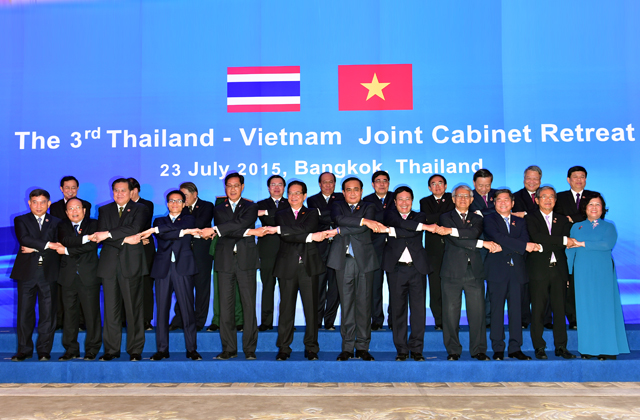 Nội c&aacute;c Việt Nam - Th&aacute;i Lan chụp ảnh lưu niệm chung