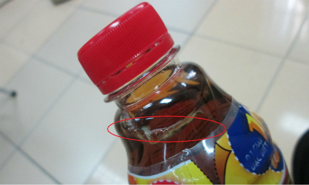 Tr&agrave; thảo mộc Dr Thanh c&oacute; dị vật bị phản &aacute;nh