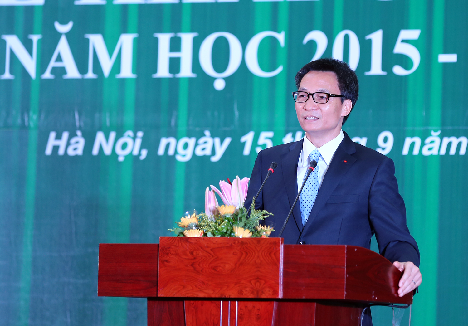 Ph&oacute; Thủ tướng Vũ Đức Đam đ&atilde; đến dự Lễ khai giảng năm học 2015-2016 của Trường ĐH Khoa học x&atilde; hội v&agrave; Nh&acirc;n văn (ĐHQG H&agrave; Nội).