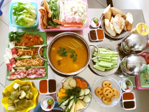 M&oacute;n lẩu uy&ecirc;n ương vừa ngon vừa đẹp mắt ph&ugrave; hợp với c&aacute;c cặp đ&ocirc;i