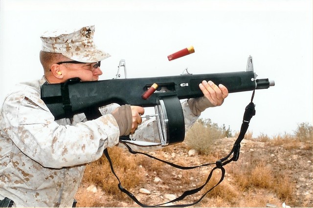 AA-12 của Mỹ l&agrave; khẩu shotgun mạnh nhất hiện nay
