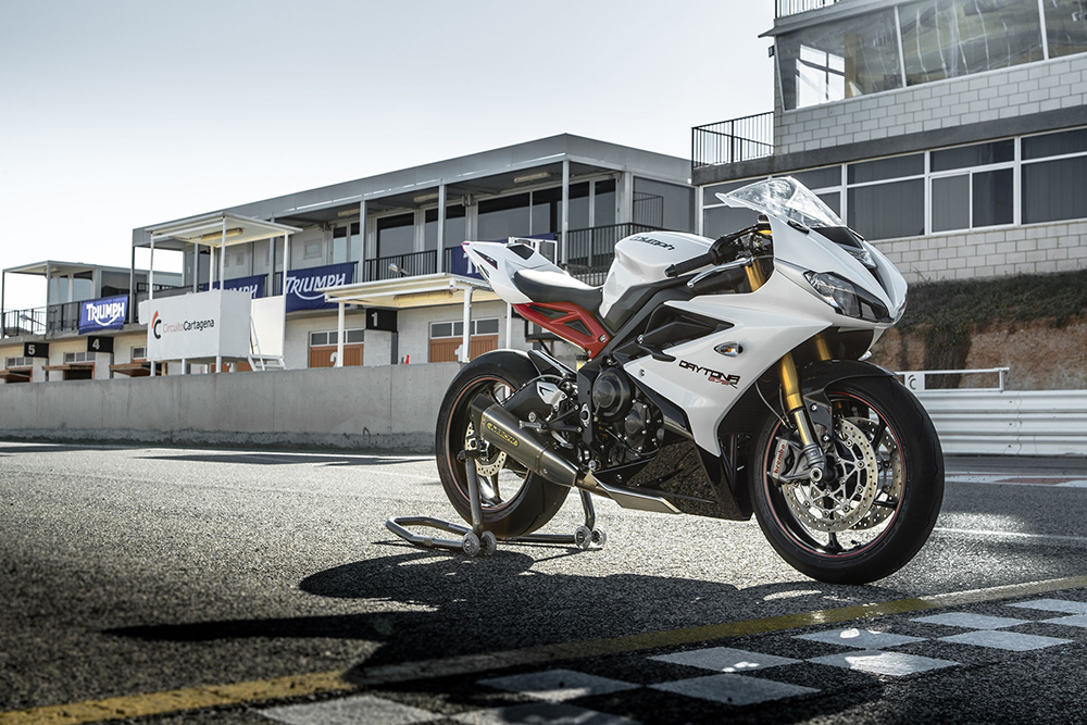 Si&ecirc;u xe m&ocirc; t&ocirc; thể thao tốt nhất 2014 Daytona 675