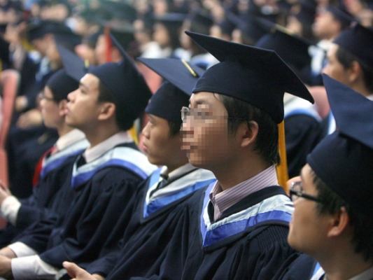 Sinh vi&ecirc;n ra trường thất nghiệp