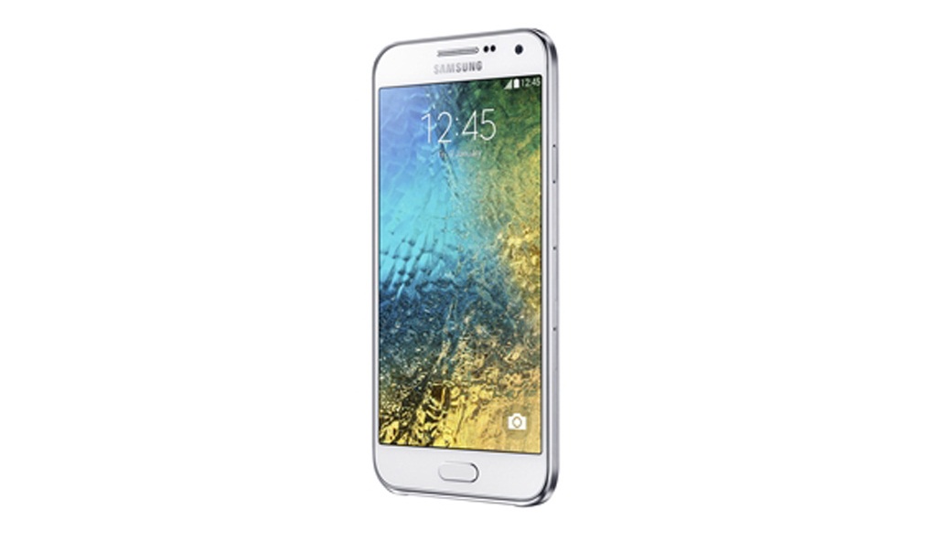 Smartphone gi&aacute; rẻ Samsung E5 đẹp ấn tượng