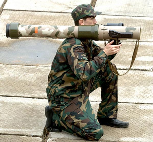 RPG-32 là một khẩu súng chống tăng khắc chế được hầu hết các loại xe tăng RPG-32 là một khẩu súng chống tăng khắc chế được hầu hết các loại xe tăng