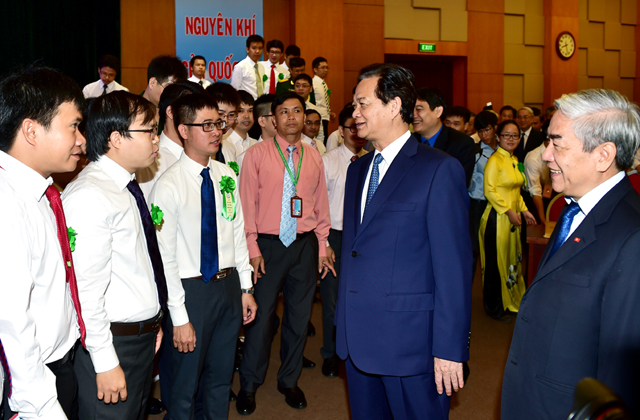 Thủ tướng Nguyễn Tấn Dũng gặp mặt c&aacute;c nh&agrave; khoa học trẻ ti&ecirc;u biểu năm 2015