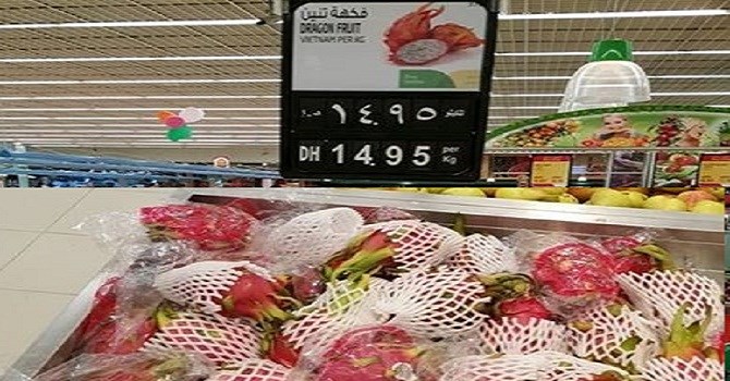 Thanh long Việt Nam được xuất khẩu v&agrave; b&agrave;y b&aacute;n tại si&ecirc;u thị ở Dubai