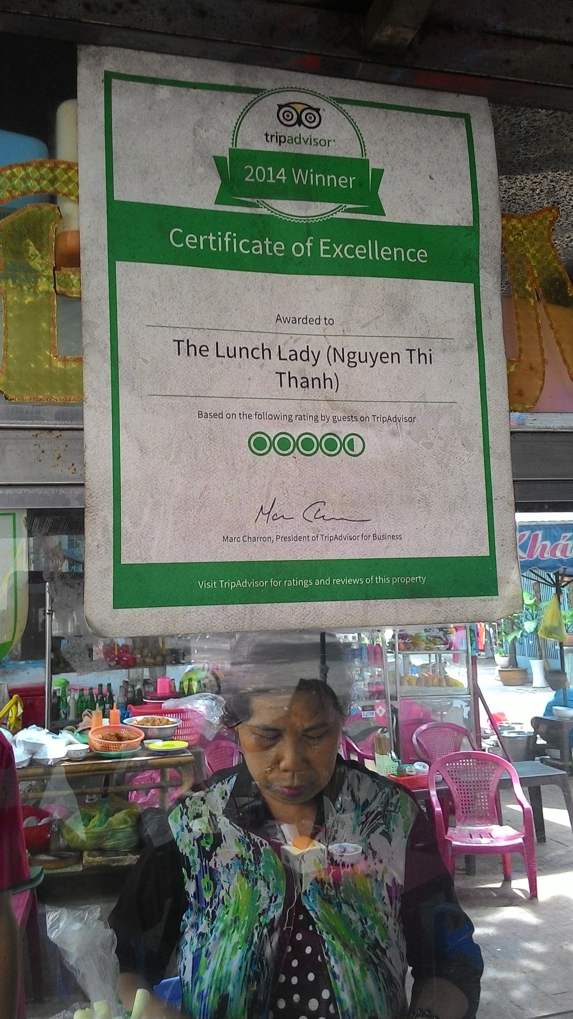 Giấy chứng nhận của trang web uy t&iacute;n Tripadvisor d&agrave;nh cho d&acirc;n du lịch. Qu&aacute;n được chấm 4,5/5 điểm.