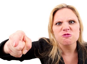 H&agrave; Nội t&igrave;m c&aacute;ch xử l&yacute; người n&oacute;i tục nơi c&ocirc;ng cộng