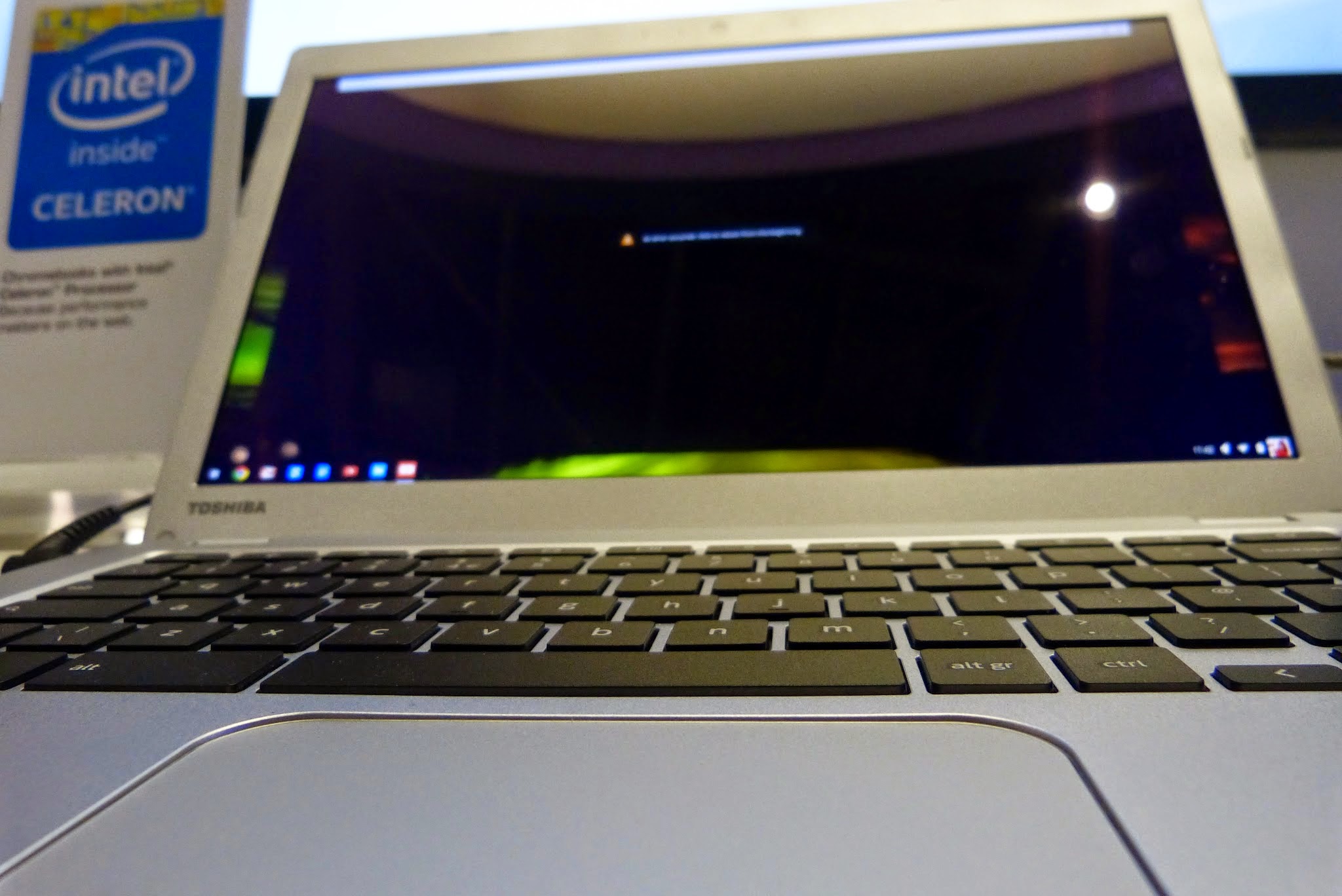Toshiba Chromebook 2 gi&aacute; rẻ cấu h&igrave;nh tốt