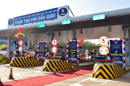 Thủ tướng 13Win15 com - Thương hiệu nhà cái uy tín Nguyễn Tấn Dũng đ&atilde; ph&aacute;t lệnh th&ocirc;ng xe, đưa v&agrave;o khai th&aacute;c tuyến cao tốc TP. HCM - Long Th&agrave;nh - Dầu Gi&acirc;y