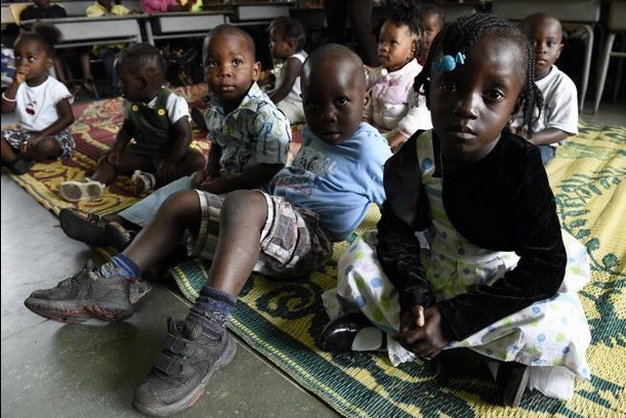 đại dịch ebola b&ugrave;ng ph&aacute;t