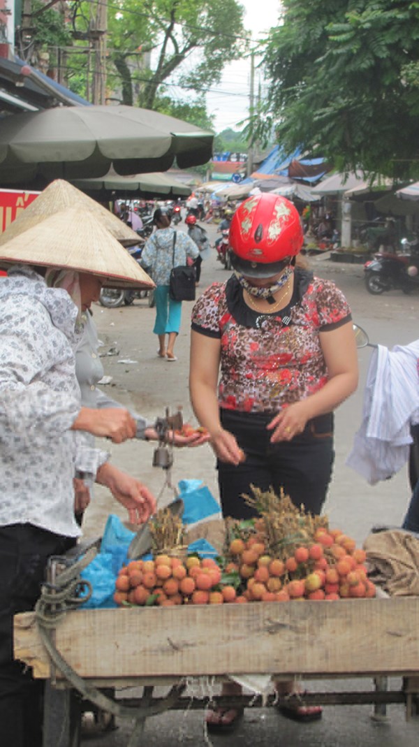 Vải Trung Quốc b&aacute;n ở Lạng Sơn