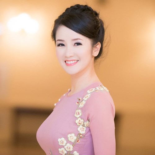 Vẻ đẹp trẻ trung, thanh lịch của Hồng Nhung