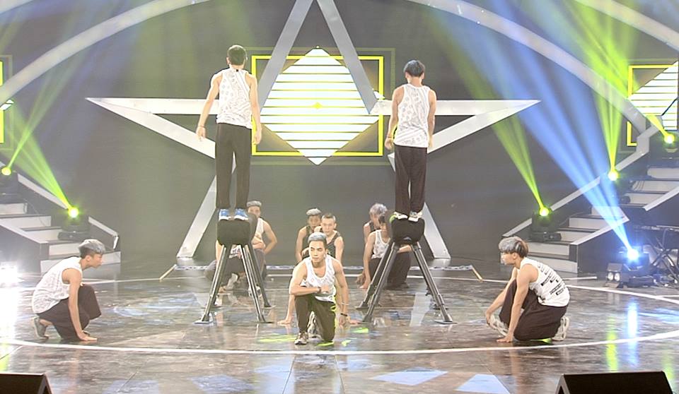 Nh&oacute;m Gia đ&igrave;nh bong b&oacute;ng kết th&uacute;c đ&ecirc;m thi Vietnam's got talent b&aacute;n kết 6 