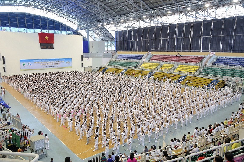 Gần 3.000 người cao tuổi v&agrave; trung ni&ecirc;n biểu diễn đồng diễn dưỡng sinh x&aacute;c lập kỷ lục Việt Nam