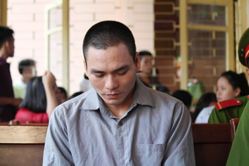 Phi&ecirc;n t&ograve;a tạm ho&atilde;n v&igrave; vắng mặt bị c&aacute;o v&agrave; những người li&ecirc;n quan theo cập nhật  tin tức mới nhất