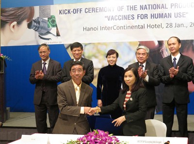 8 đề t&agrave;i, dự &aacute;n KHCN sản phẩm quốc gia vaccine ph&ograve;ng bệnh cho người đ&atilde; được k&yacute; hợp đồng triển khai với tổng kinh ph&iacute; đầu tư khoảng 100 tỷ đồng - Ảnh: VGP