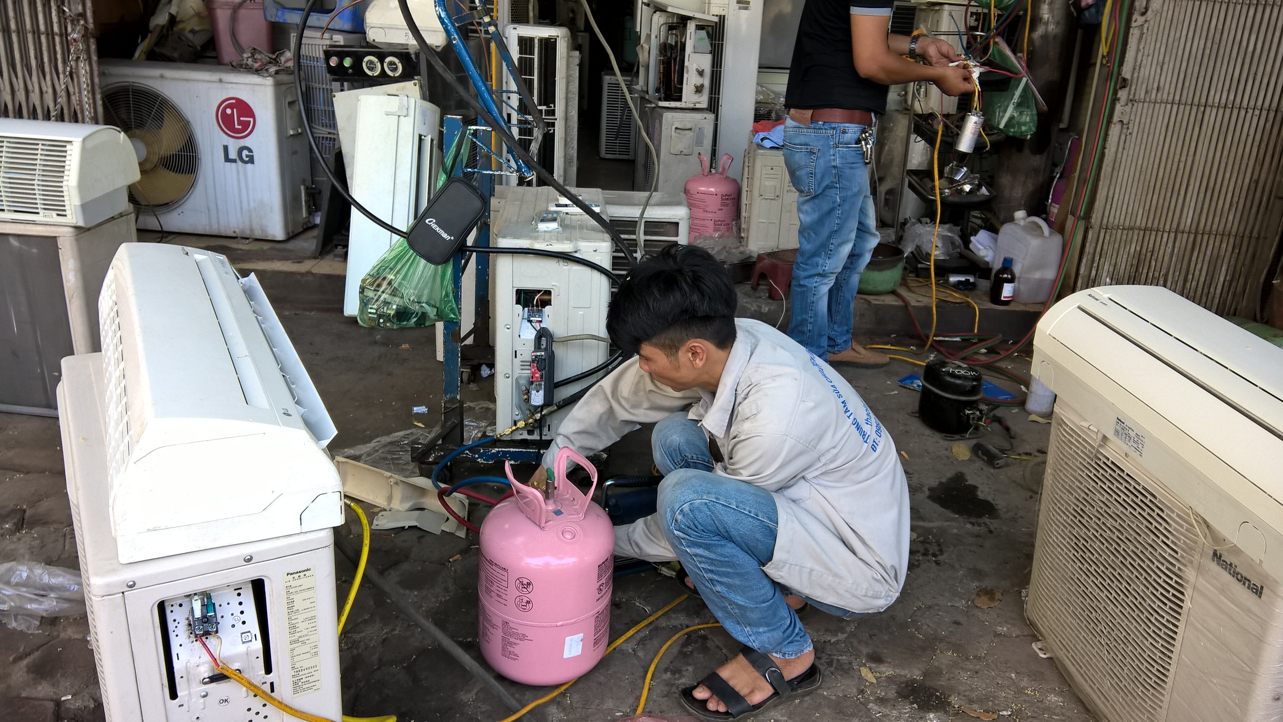 Sửa chữa điều h&ograve;a đang l&agrave; dịch vụ 'hot' của kinh doanh m&ugrave;a n&oacute;ng