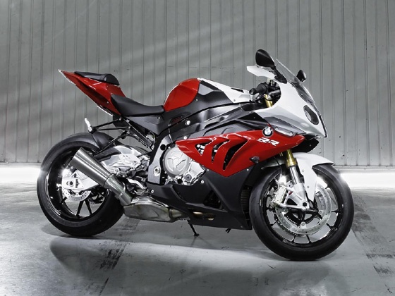 Xe BMW S1000RR 2015 c&oacute; gi&aacute; tham khảo tại nước ngo&agrave;i l&agrave; 15000 USD