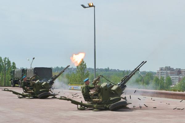  S&uacute;ng bắn m&aacute;y bay ZU-23-2 