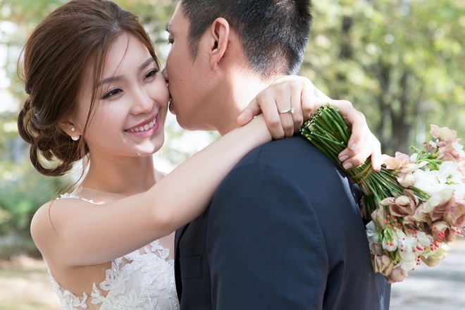 &Aacute; hậu Diễm Trang hạnh ph&uacute;c khi lần đầu l&agrave;m mẹ