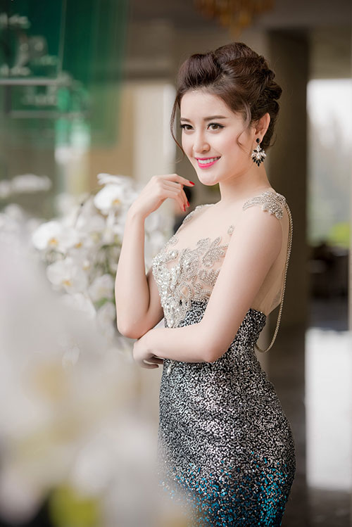 Sau khi trở về từ kỳ nghỉ lễ Huyền My sẽ gấp rút chuẩn bị cho chuyến du học ngắn hạn tại Anh quốc vào giữa tháng 5 tới. Cô sẽ học tập tại Anh quốc trong thời gian khoảng 2 tháng với tư cách là một sinh viên xa nhà. Huyền My cho biết đây sẽ là một kỷ niệm khó quên của cô vì từ nhỏ tới giờ chưa bao giờ xa Đăng ký và nhận 60K 24 bao lì xì miễn phí mỗi ngày lâu như thế!