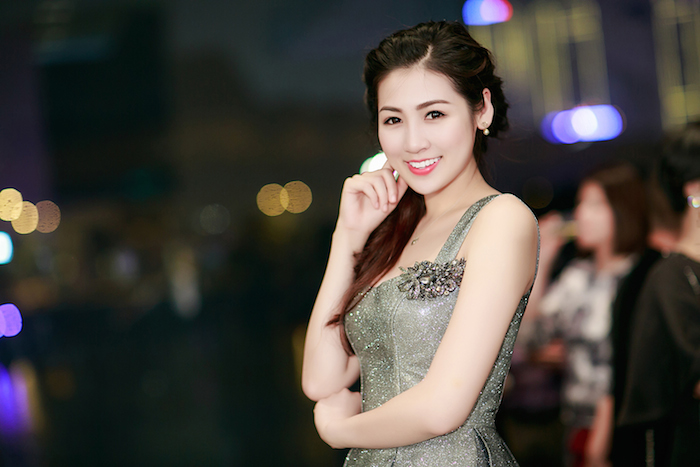 &Aacute; hậu Dương T&uacute; Anh nhớ thời &aacute;o d&agrave;i trắng v&ocirc; tư hồn nhi&ecirc;n đến trường mỗi ng&agrave;y